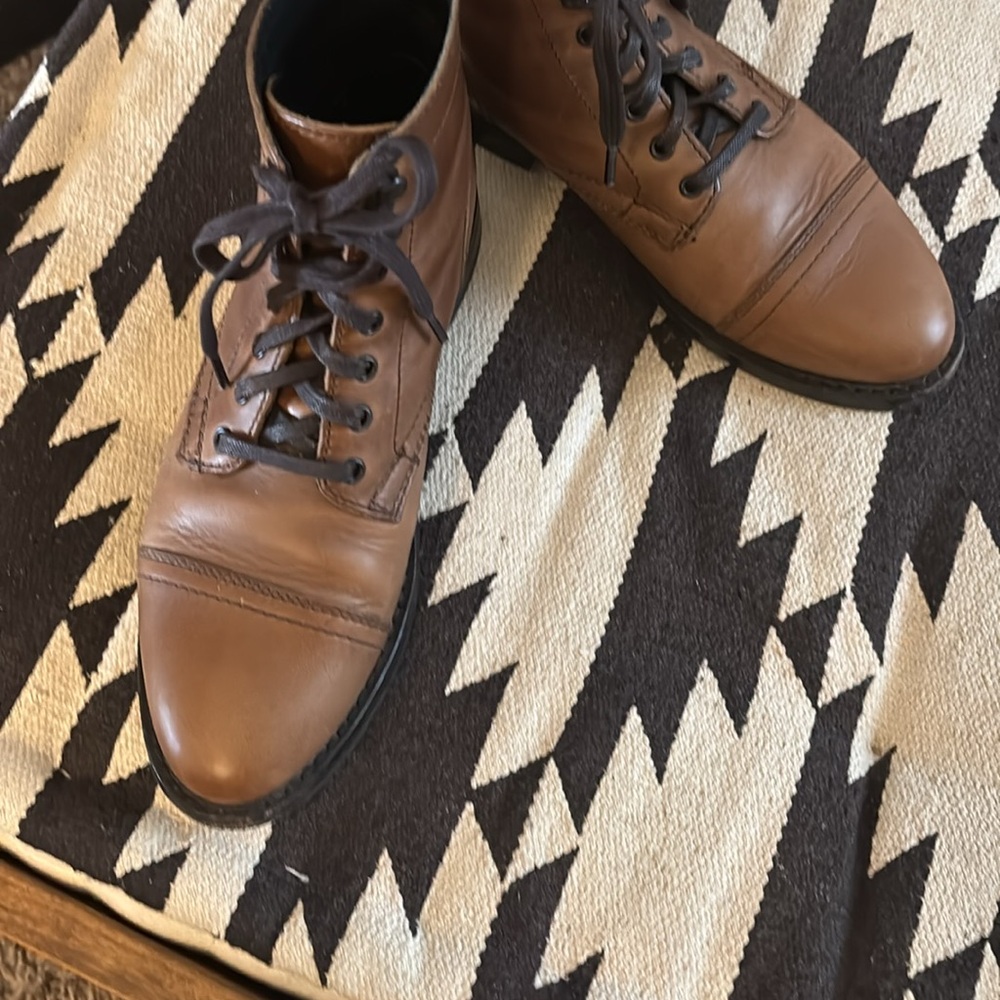 Women’s 8.5 Thursday Everyday boots